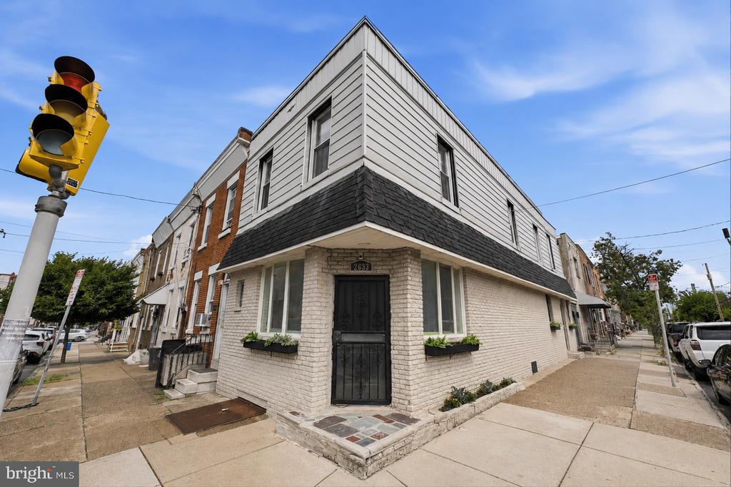 2633 E ANN STREET