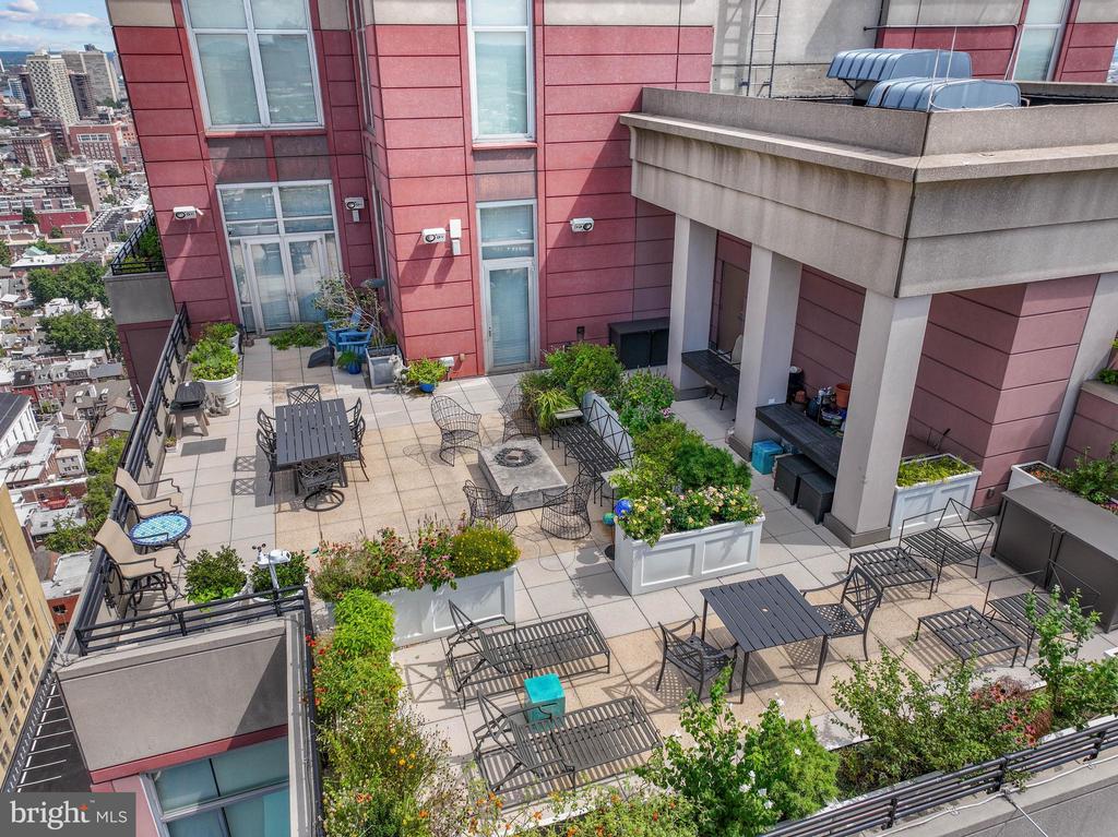 440 S BROAD STREET Unit: 2206 & 2204