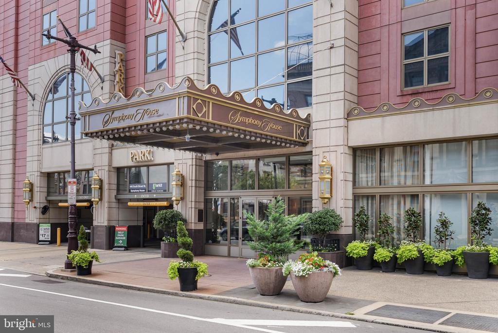 440 S BROAD STREET Unit: 2206 & 2204