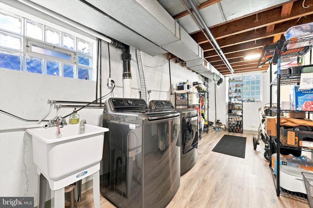 557 LIVEZEY STREET