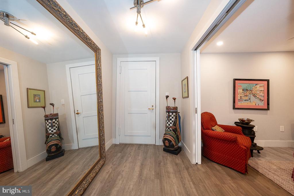 1919 CHESTNUT STREET Unit: 714