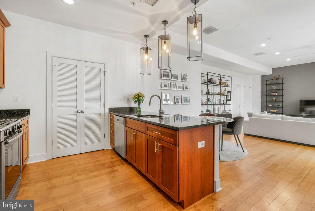1904 SPRING GARDEN STREET Unit: 10