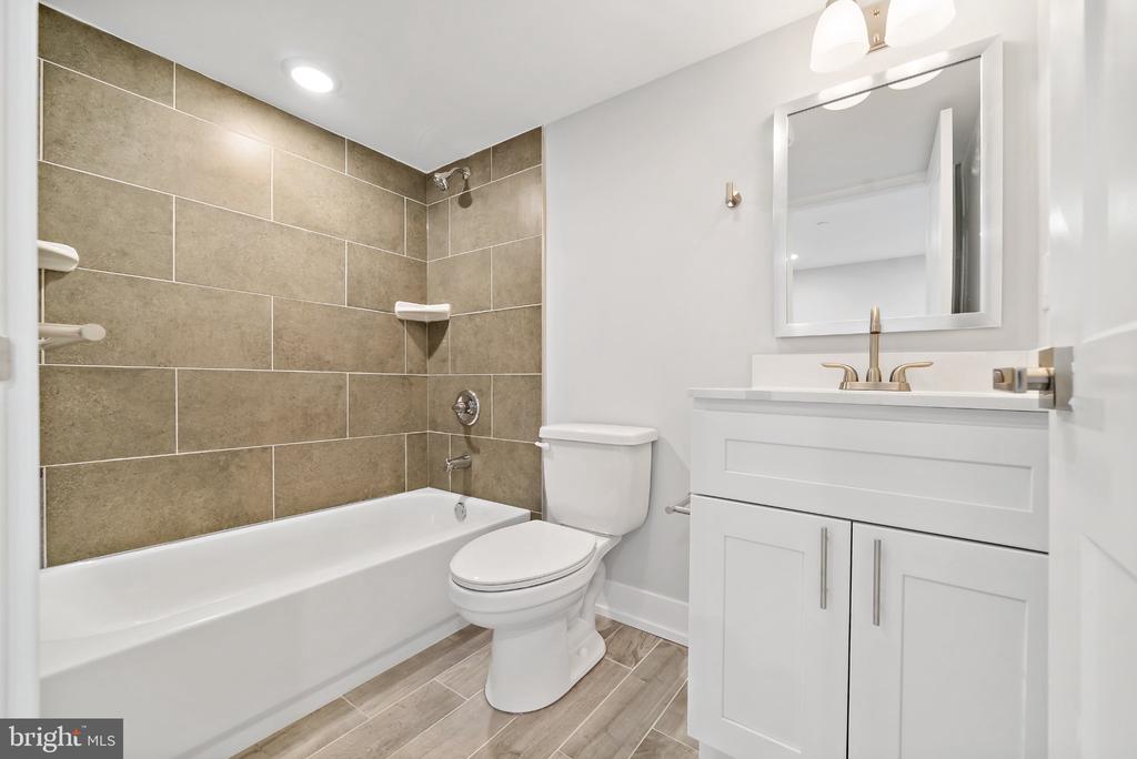 1530 N PALETHORP STREET Unit: 1C