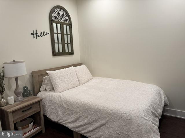 1909 E HAGERT STREET Unit: 1