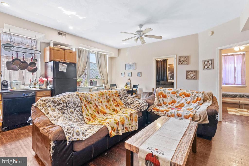 1537 S 6TH STREET