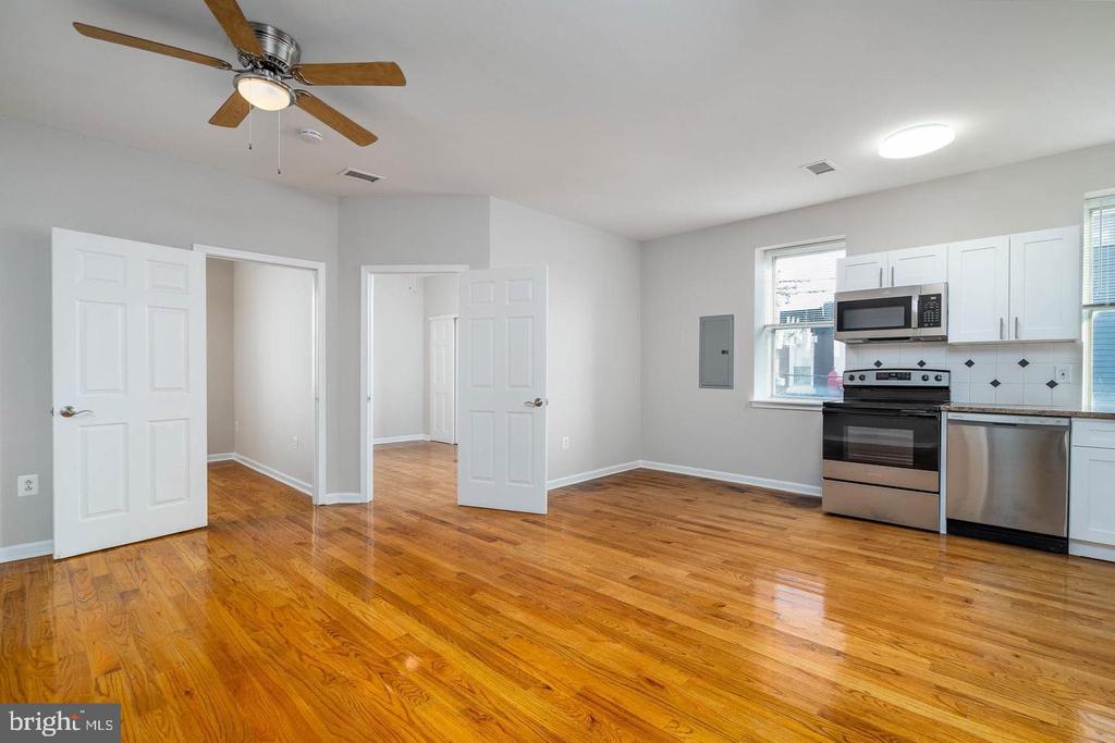 1537 S 6TH STREET