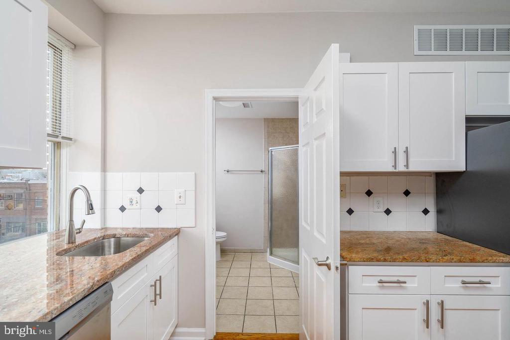 1537 S 6TH STREET
