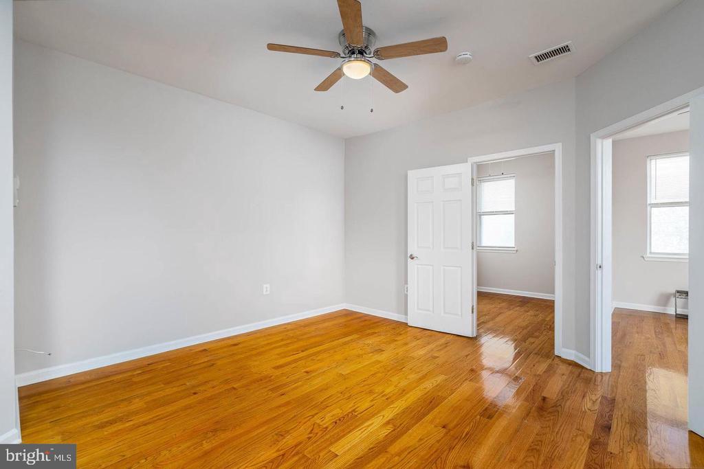 1537 S 6TH STREET