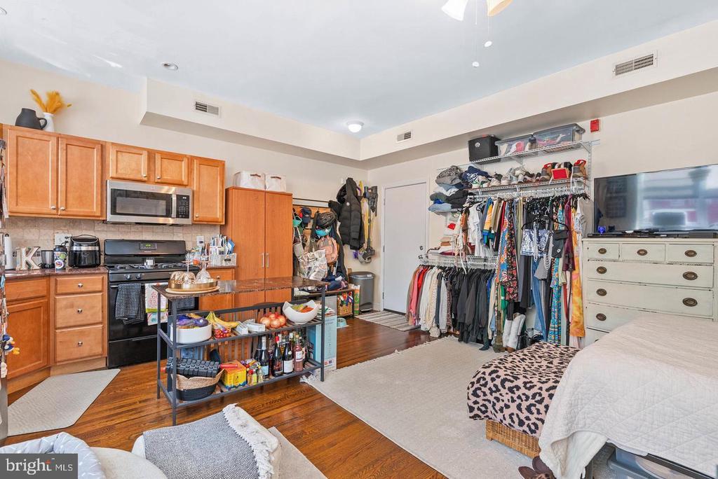 1537 S 6TH STREET