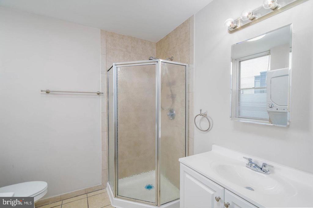 1537 S 6TH STREET