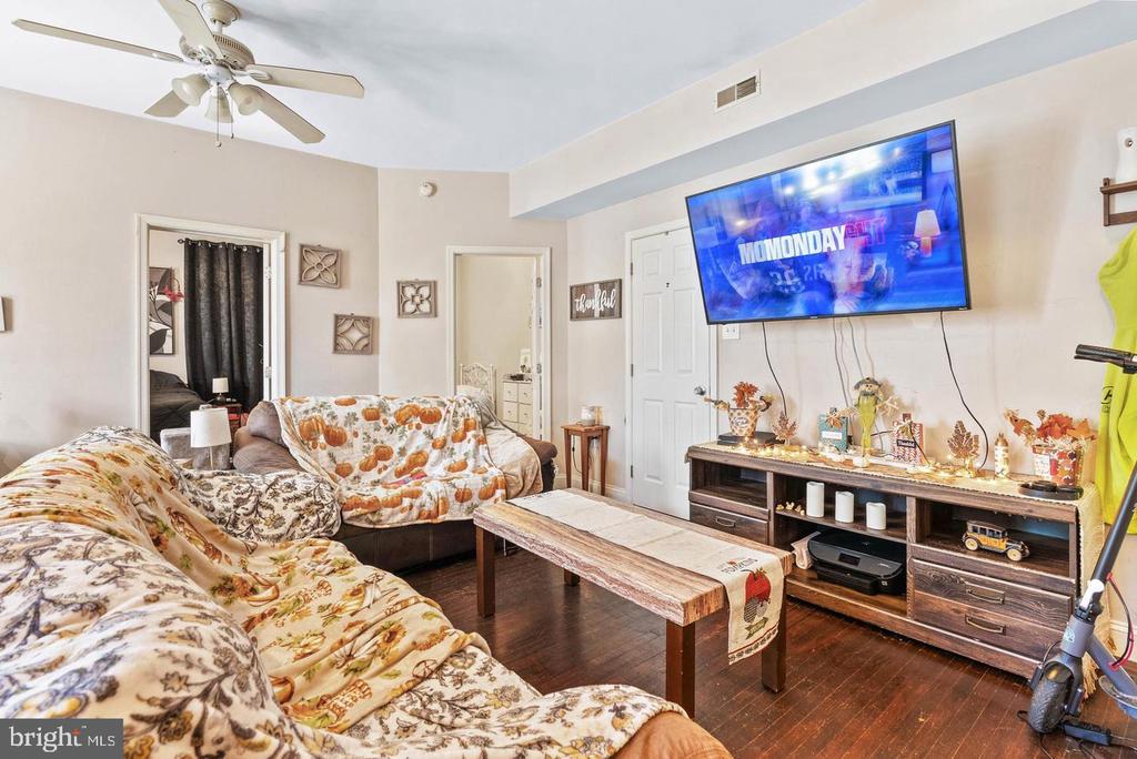1537 S 6TH STREET