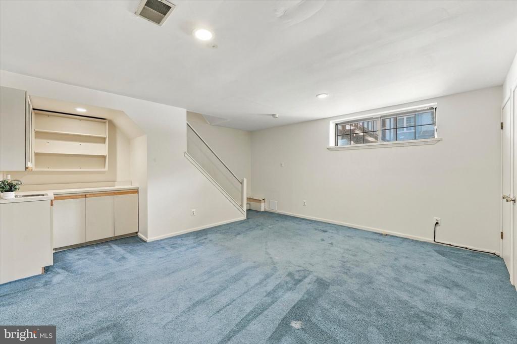 7923-31 RIDGE AVENUE Unit: 27