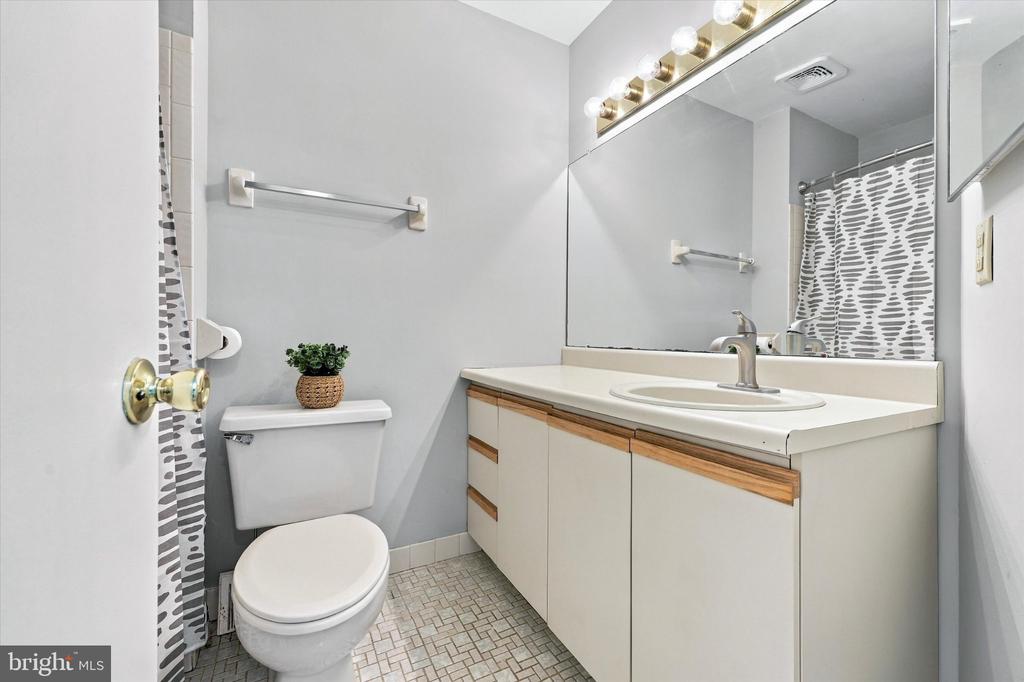 7923-31 RIDGE AVENUE Unit: 27