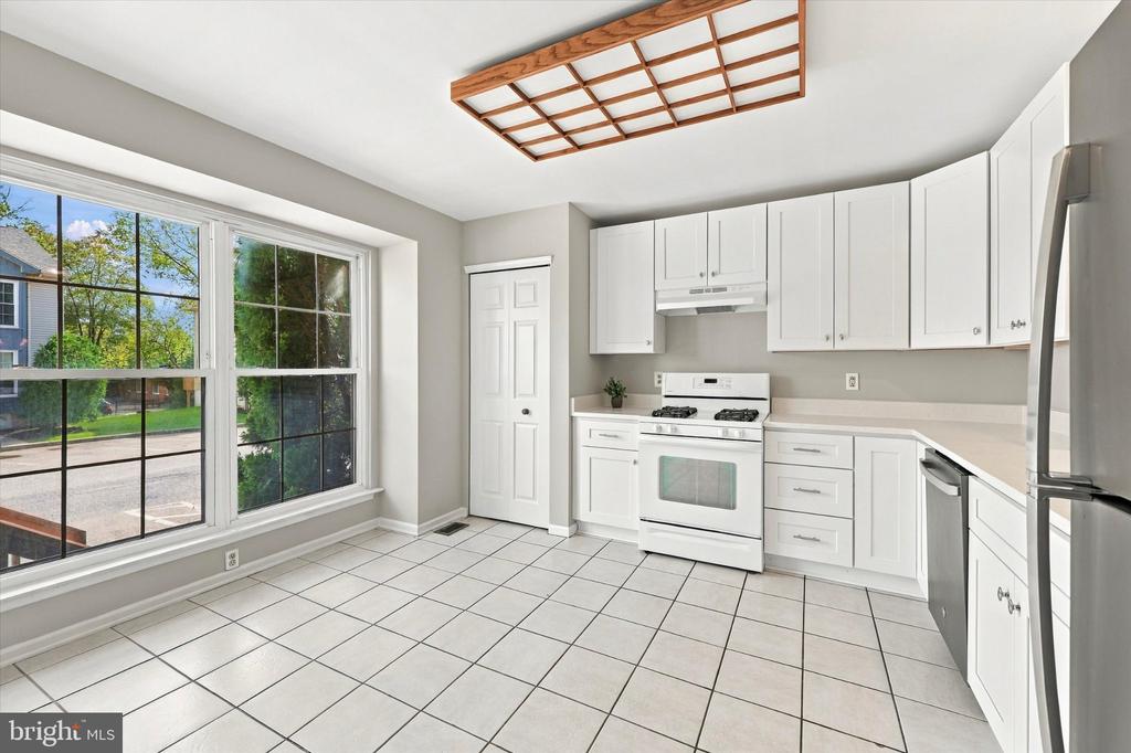 7923-31 RIDGE AVENUE Unit: 27
