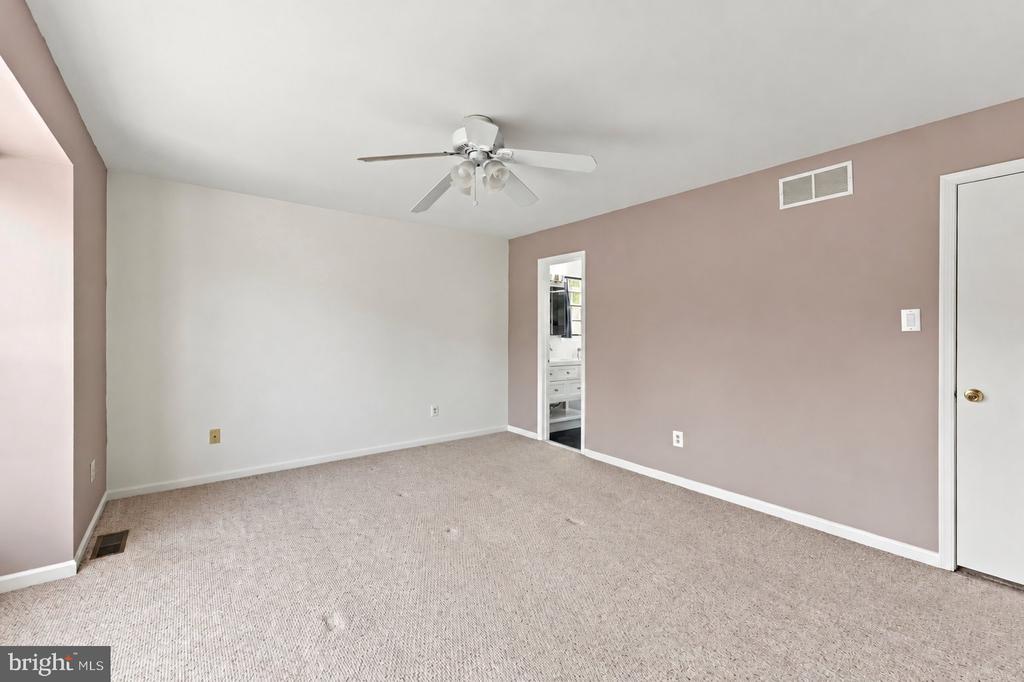 7923-31 RIDGE AVENUE Unit: 27