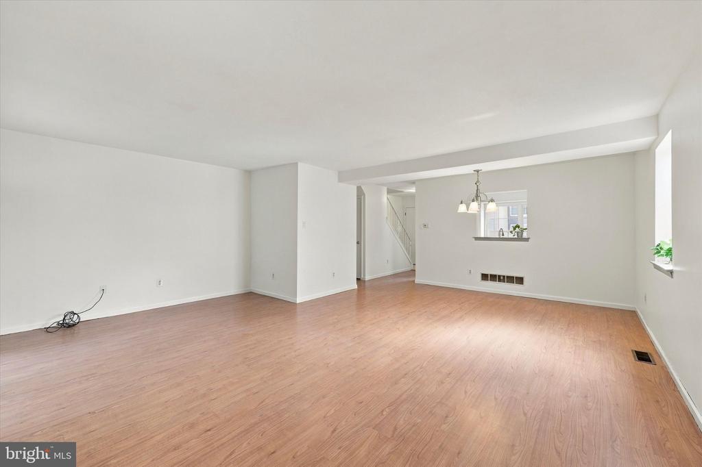 7923-31 RIDGE AVENUE Unit: 27