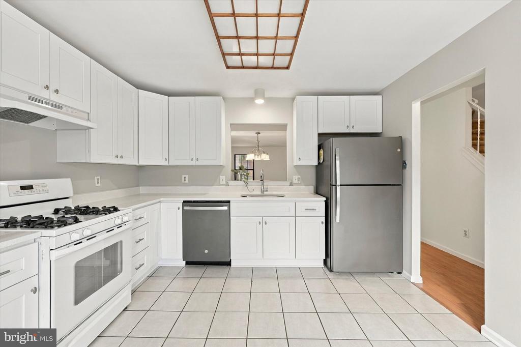 7923-31 RIDGE AVENUE Unit: 27