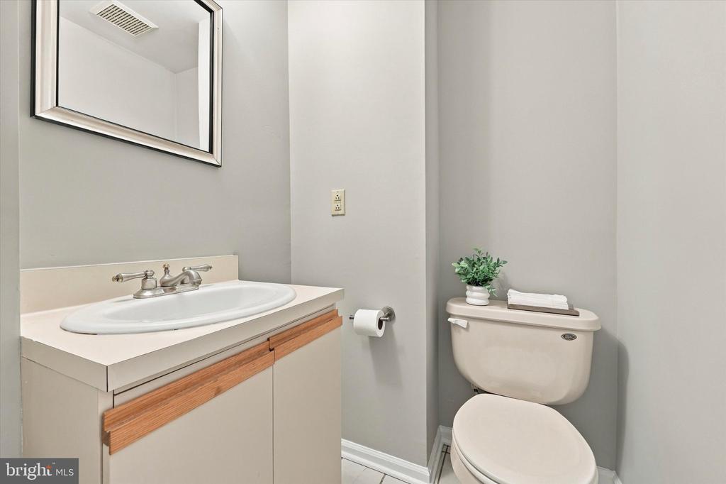 7923-31 RIDGE AVENUE Unit: 27