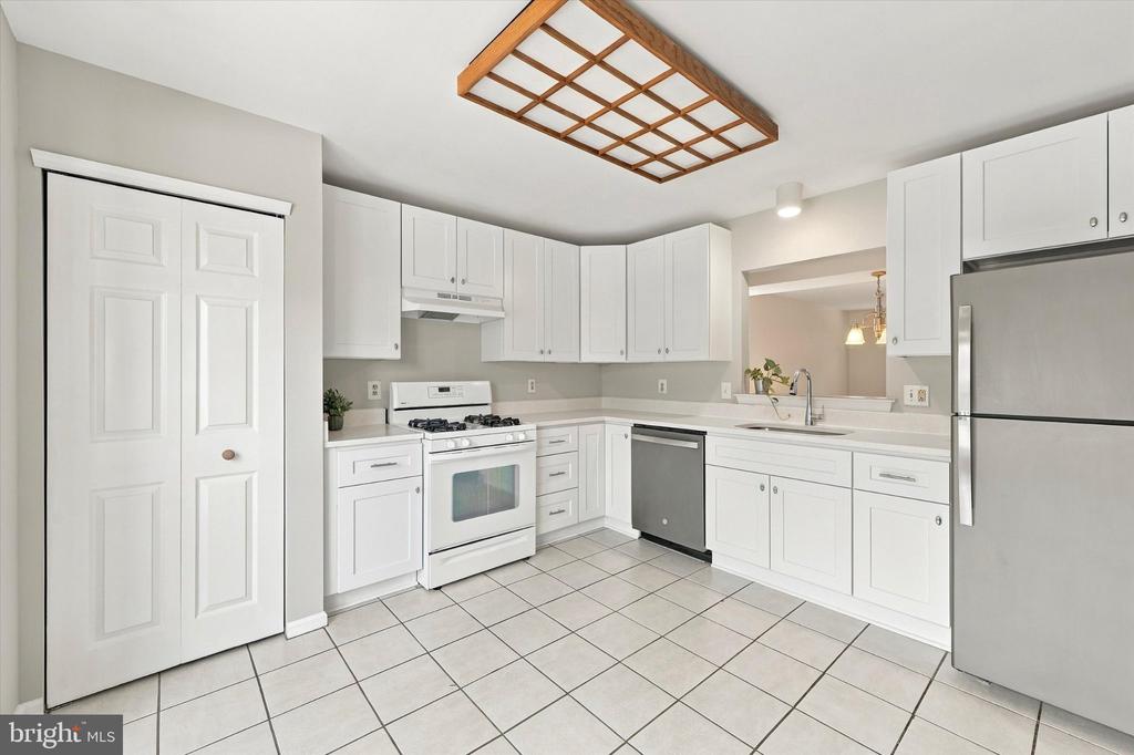 7923-31 RIDGE AVENUE Unit: 27