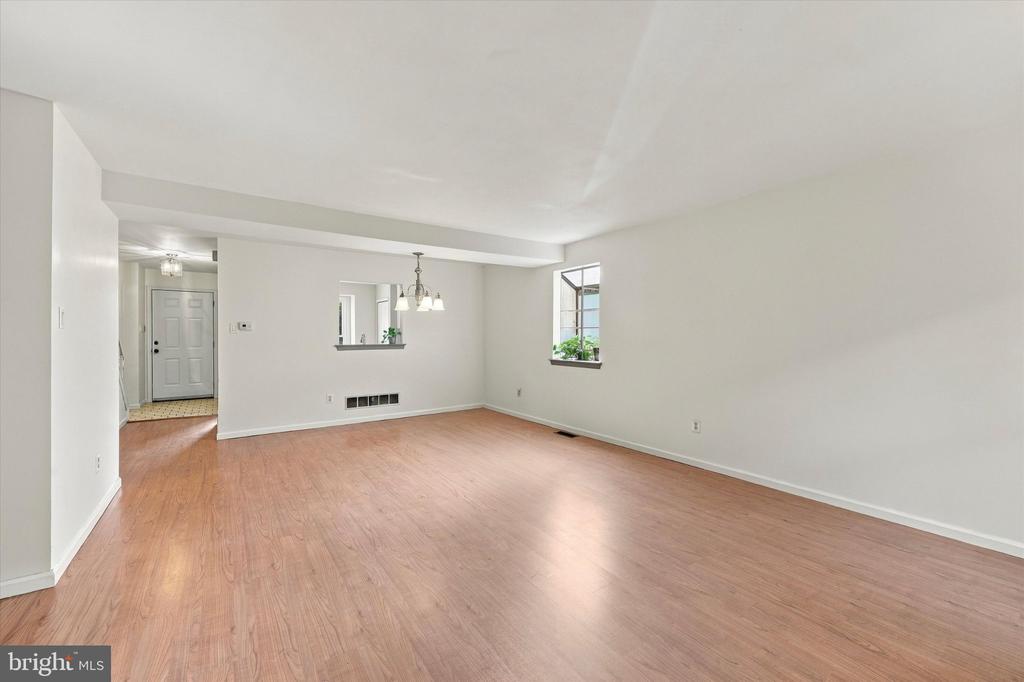 7923-31 RIDGE AVENUE Unit: 27