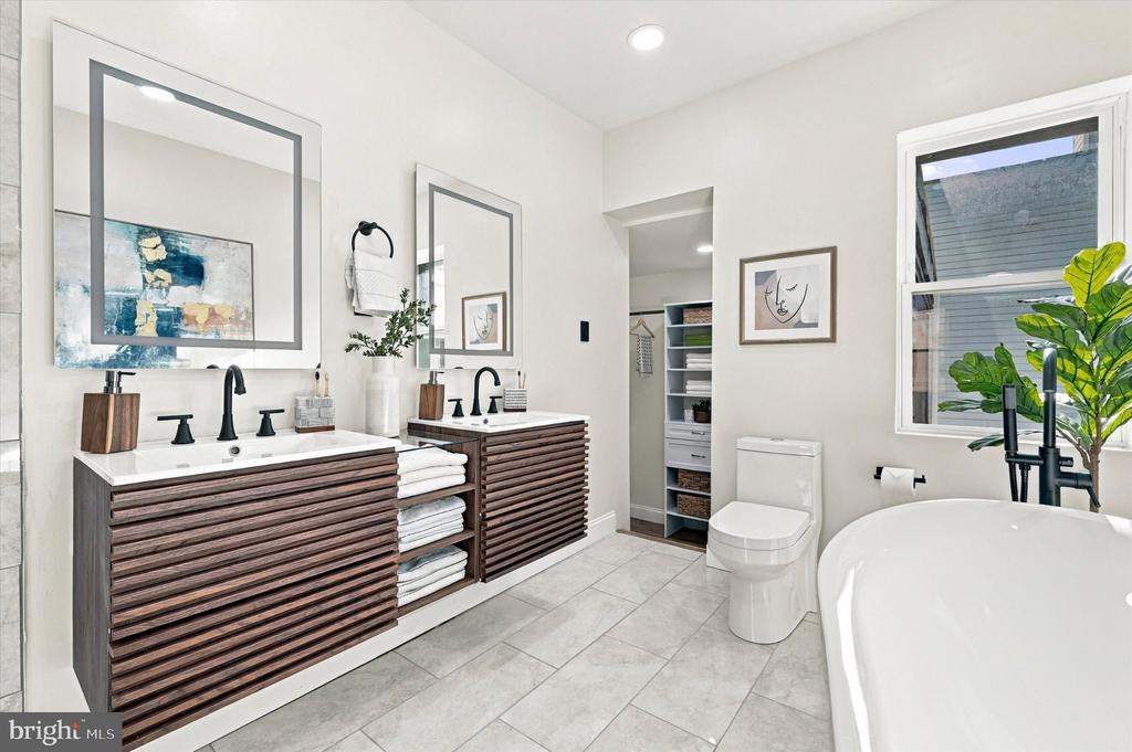 856 PERKIOMEN STREET Unit: 856