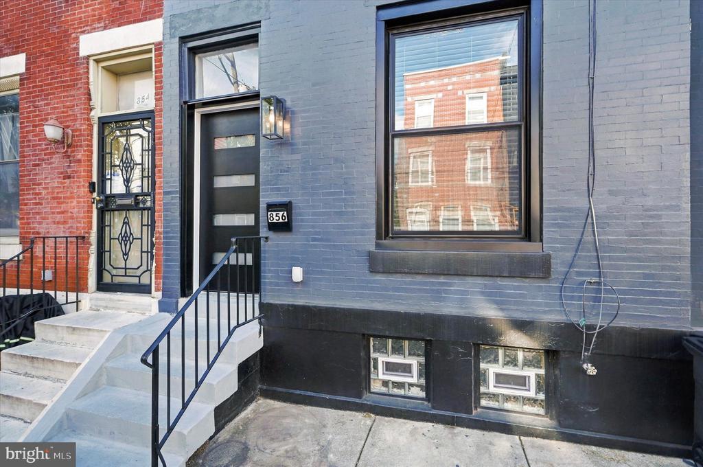 856 PERKIOMEN STREET Unit: 856