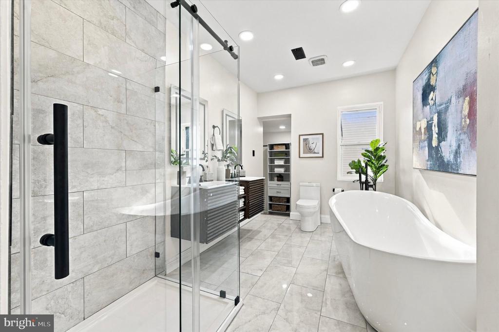 856 PERKIOMEN STREET Unit: 856