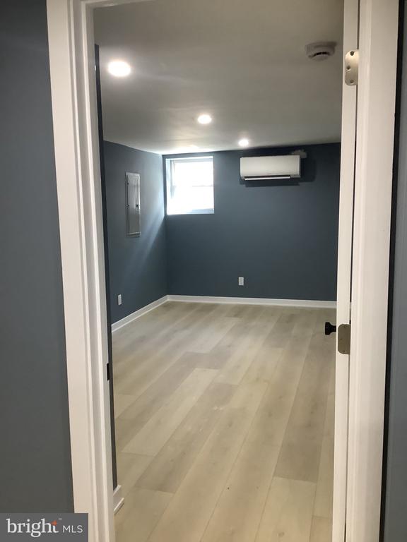 5009 N CAMAC STREET Unit: REAR