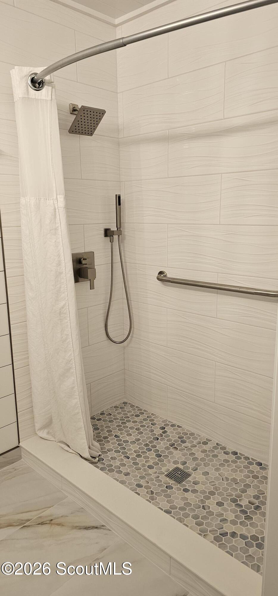 1175 N Beachview Drive, 378