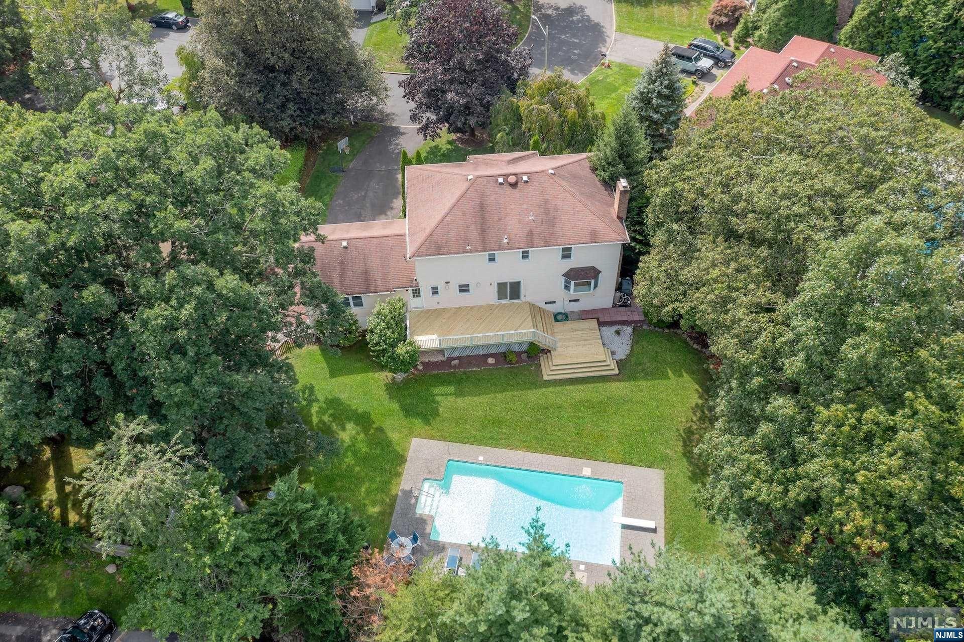 19 Thornhill Drive