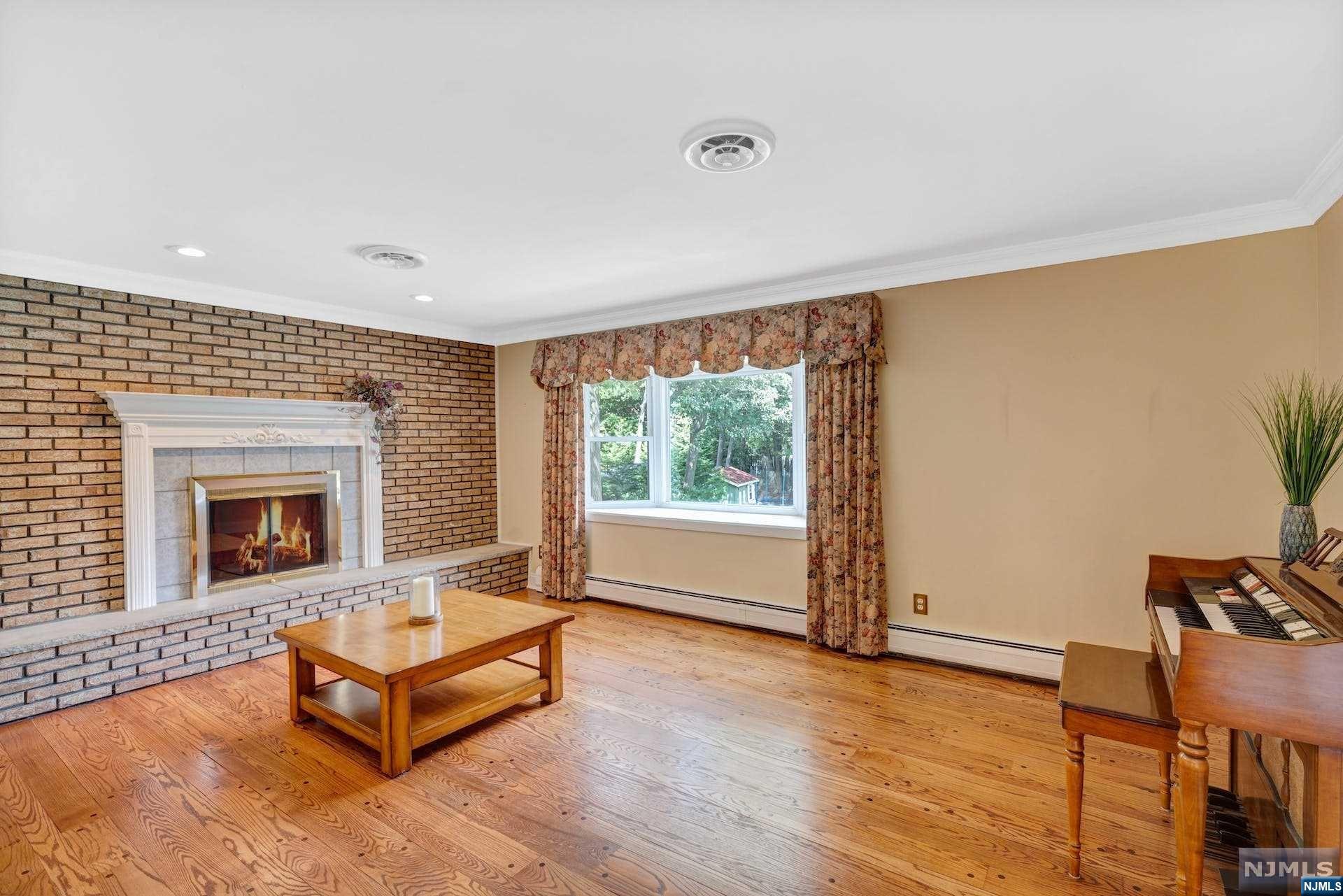 19 Thornhill Drive