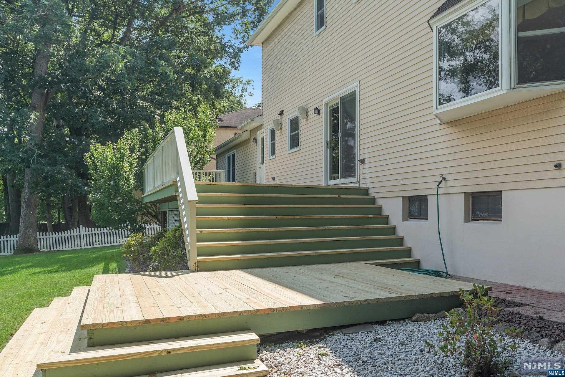 19 Thornhill Drive