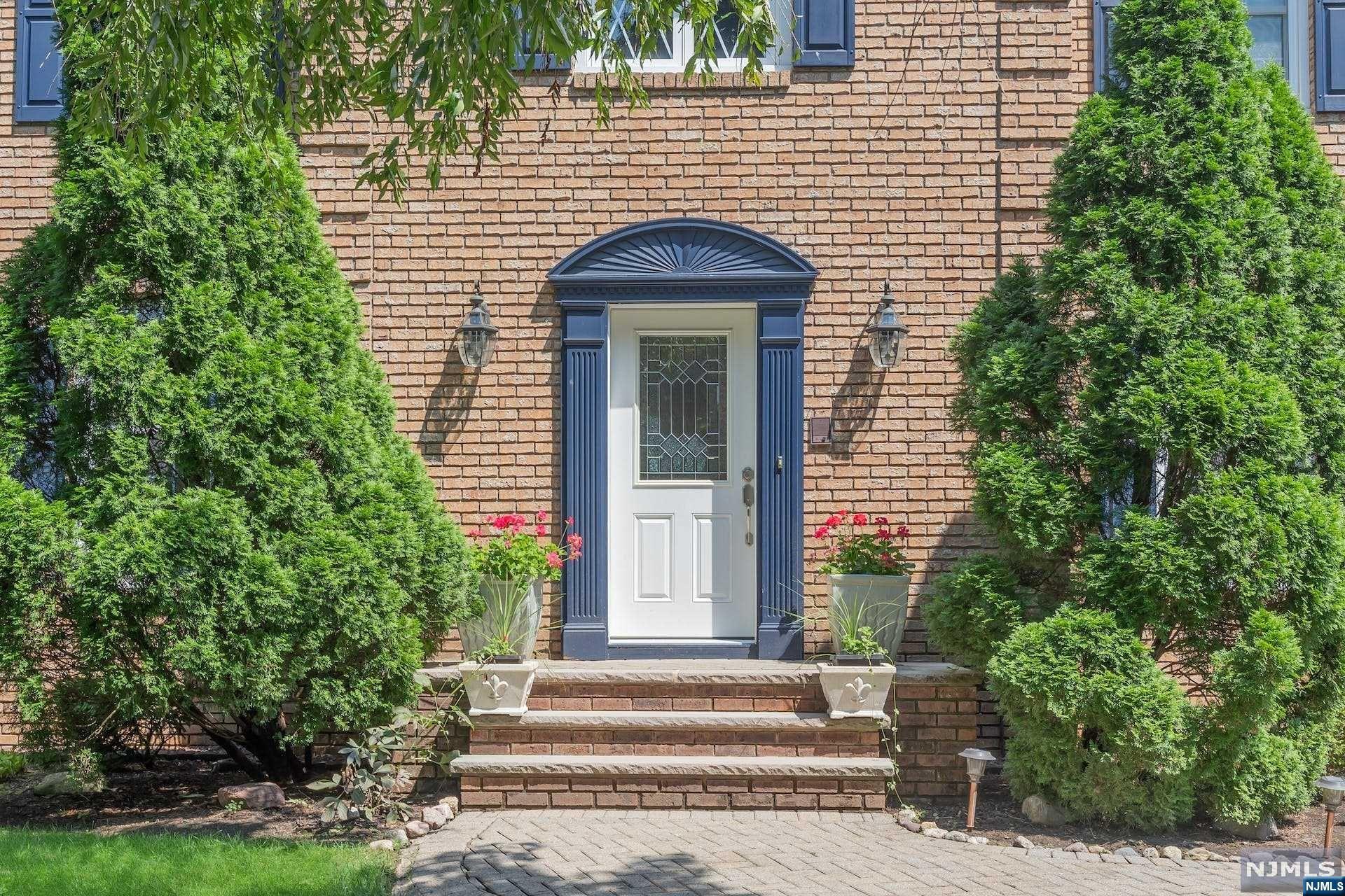 19 Thornhill Drive