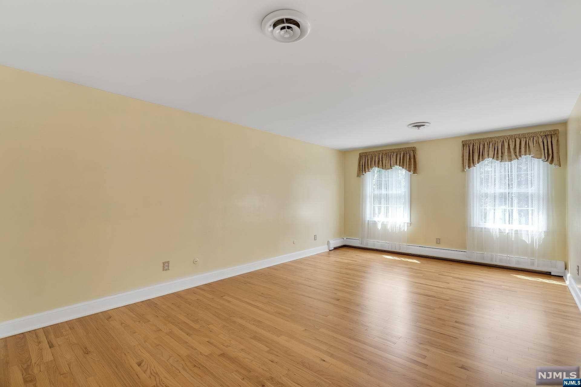 19 Thornhill Drive