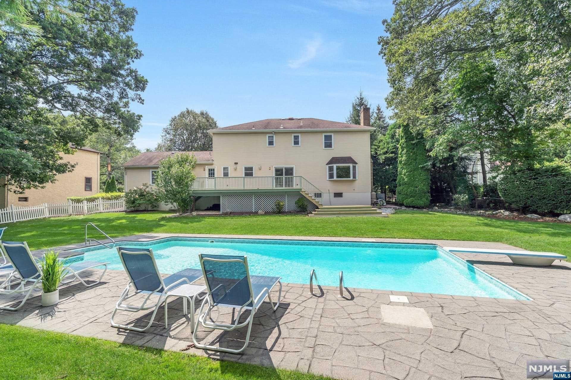 19 Thornhill Drive