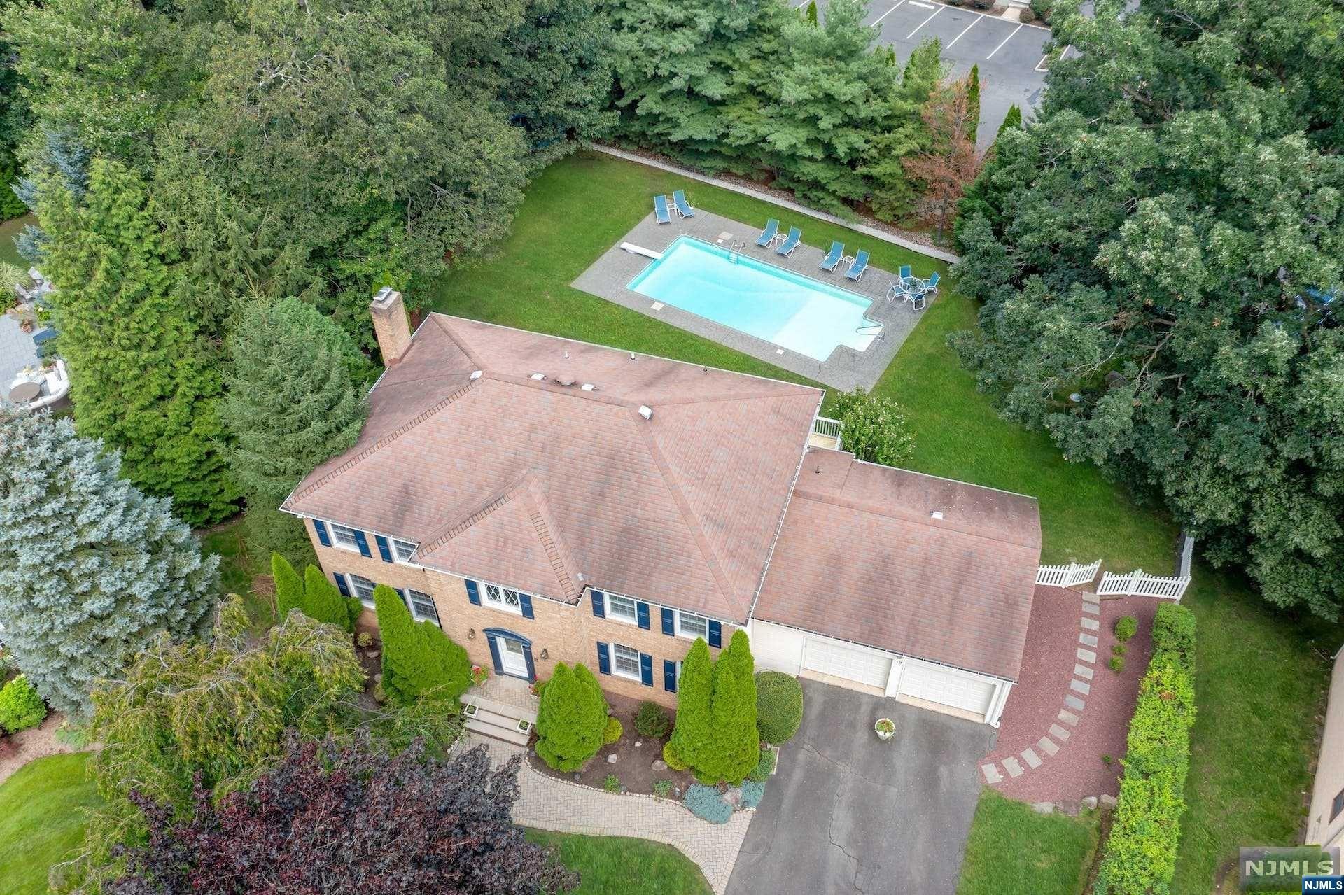 19 Thornhill Drive