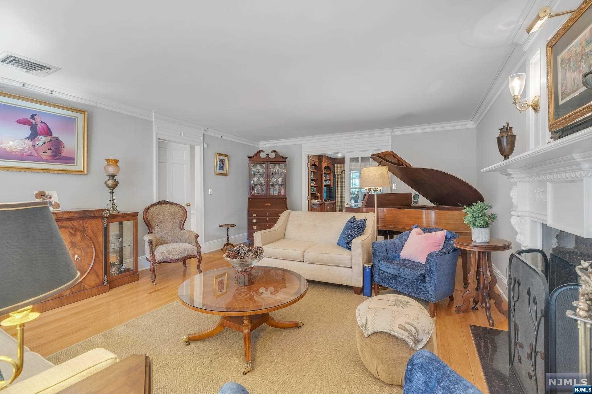 372 Carriage Lane