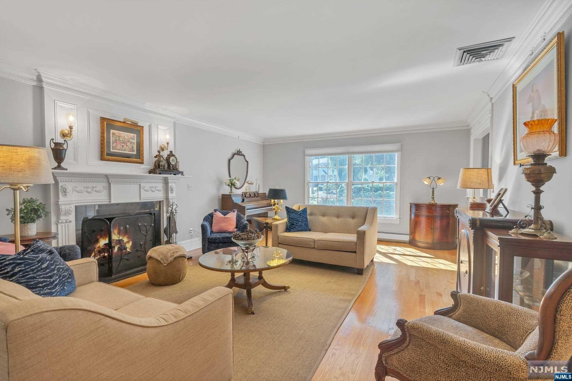372 Carriage Lane