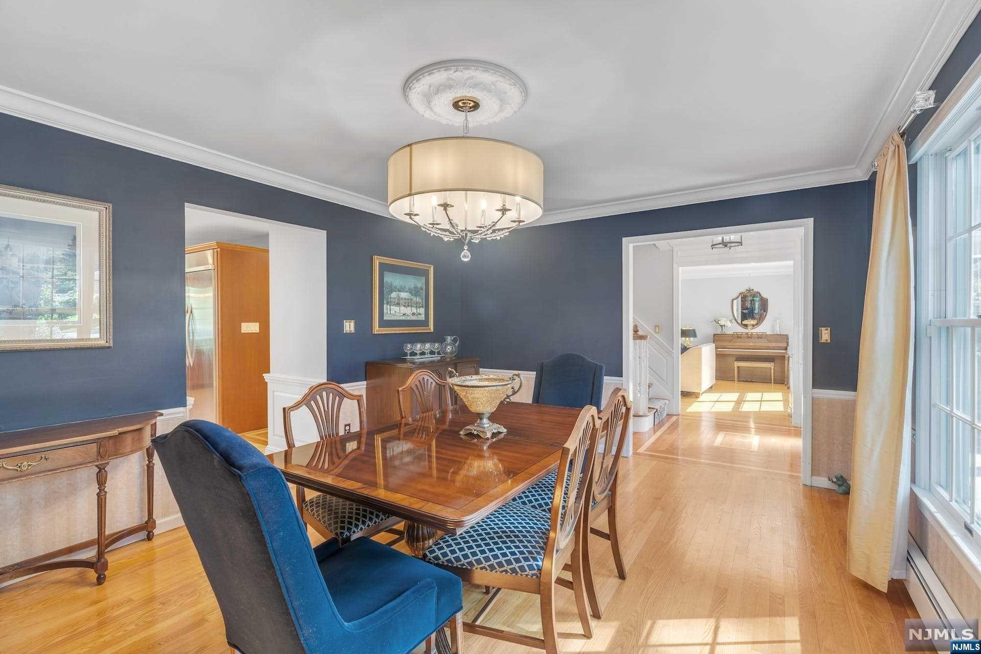 372 Carriage Lane