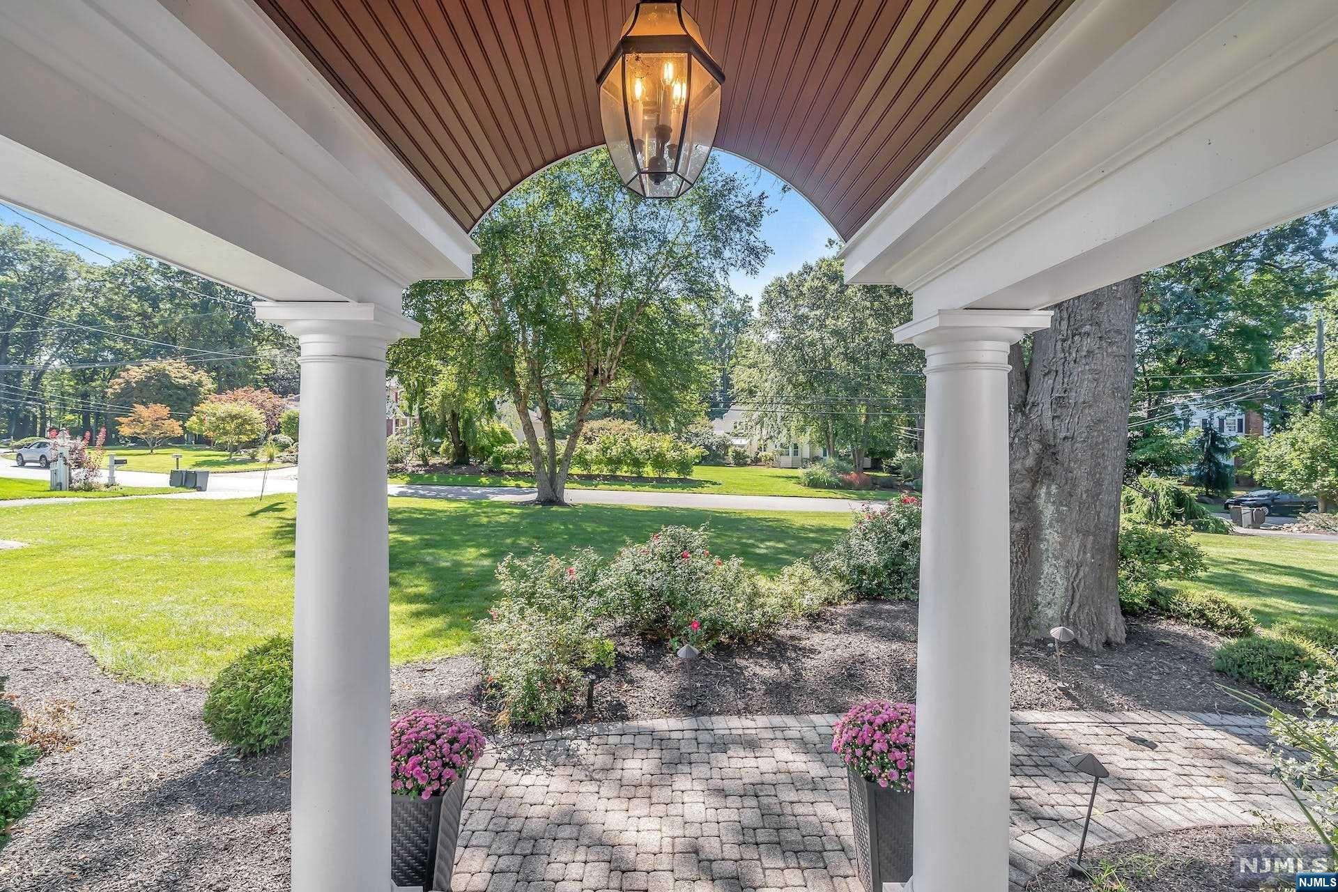 372 Carriage Lane