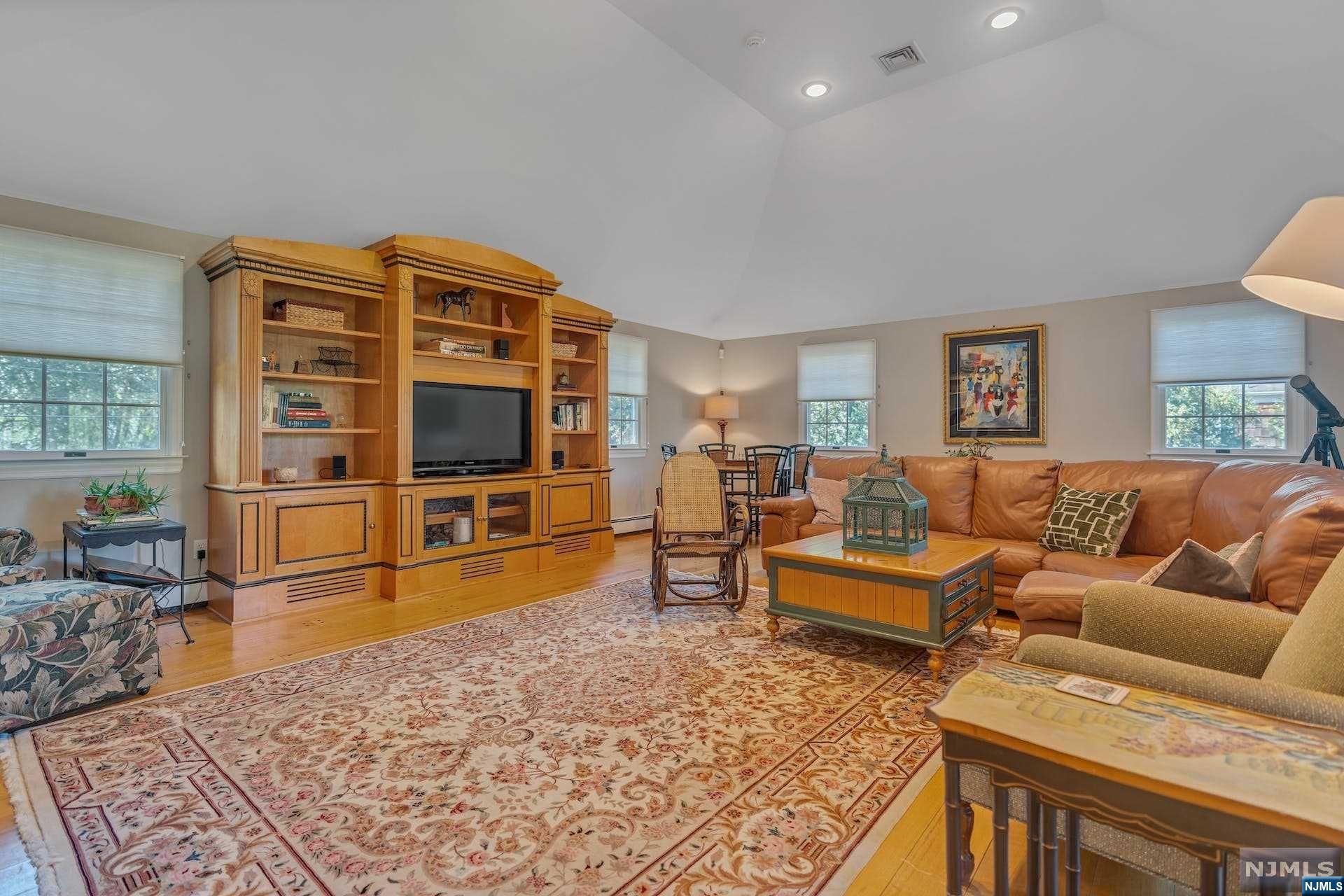 372 Carriage Lane