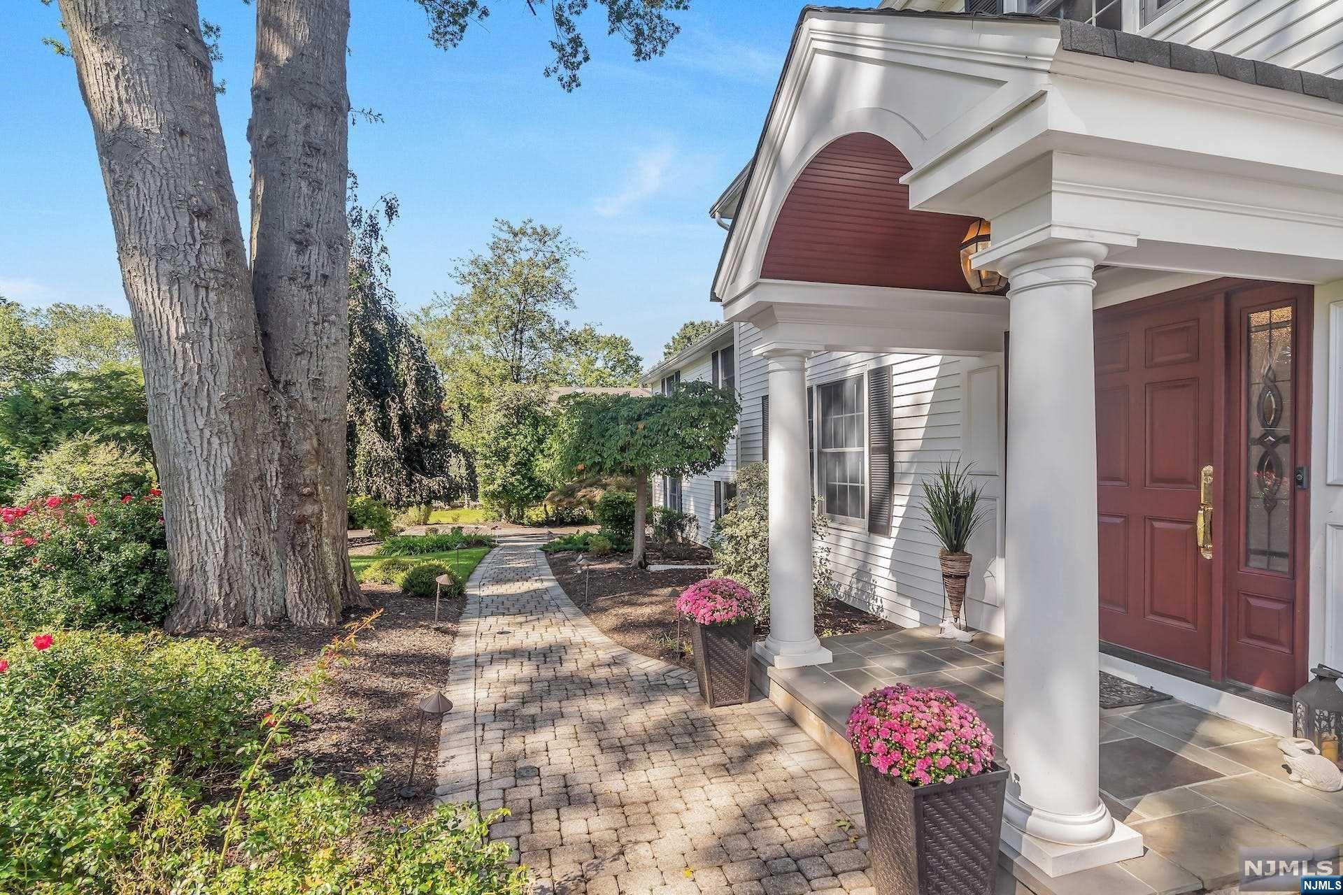 372 Carriage Lane