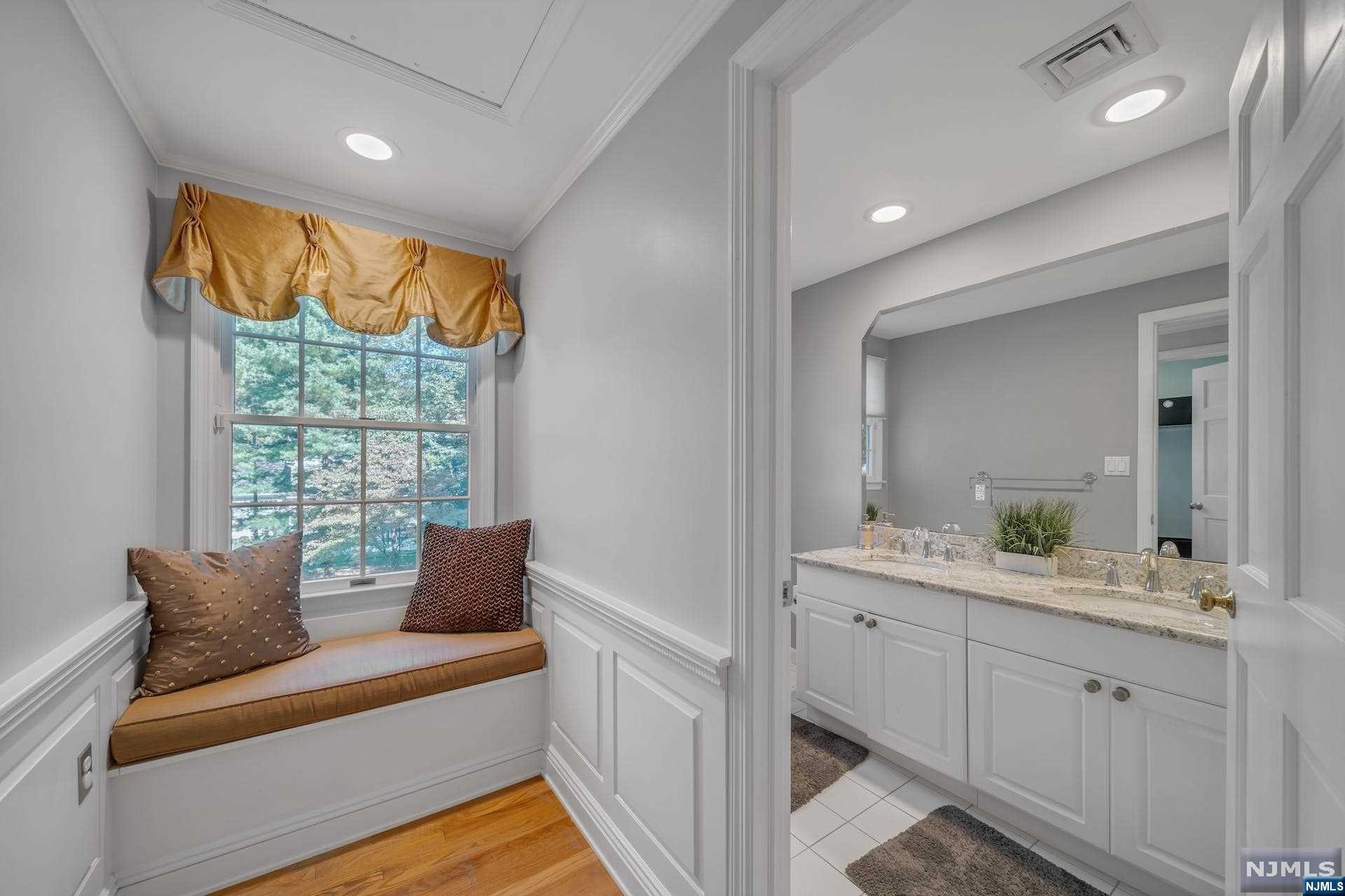 372 Carriage Lane