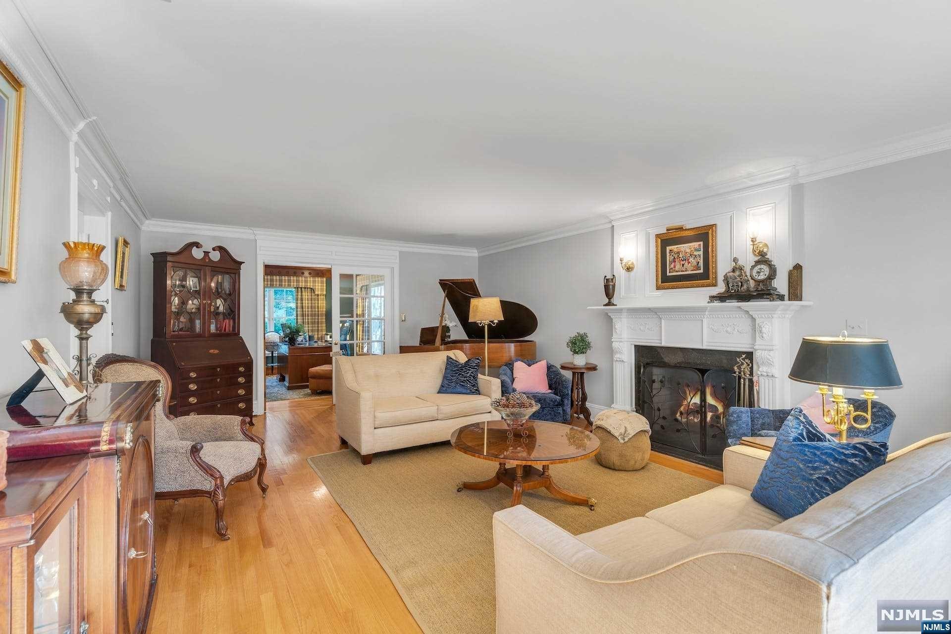 372 Carriage Lane