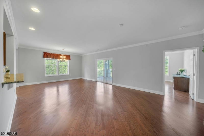 3310 Pierce Ln 310