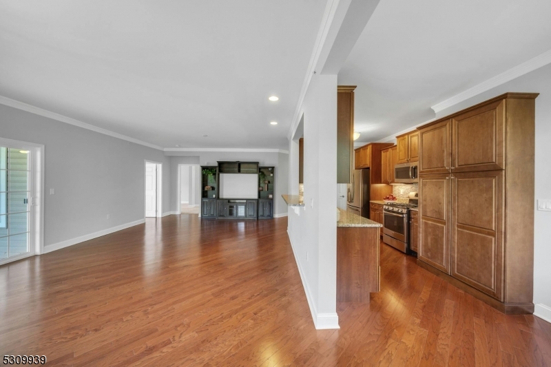 3310 Pierce Ln 310