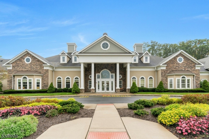 3310 Pierce Ln 310