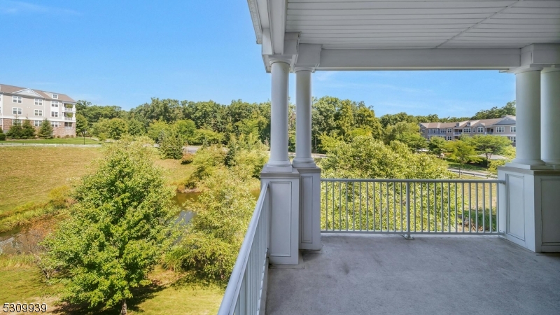 3310 Pierce Ln 310
