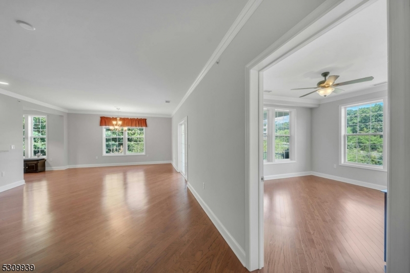 3310 Pierce Ln 310