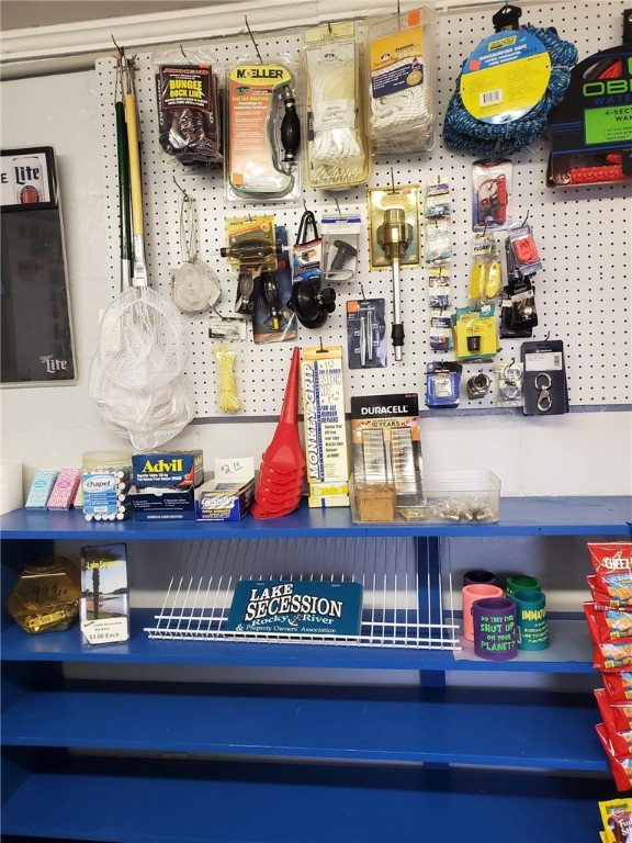 1147 Jets Landing Road